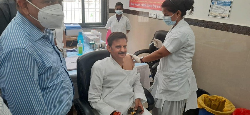 पूर्व मंत्री ने लगवाया कोविड वैक्सीन का पहला डोज, अस्पताल व्यवस्था की ली जानकारी: REWA NEWS पूर्व मंत्री ने लगवाया कोविड वैक्सीन का पहला डोज, अस्पताल व्यवस्था की ली जानकारी: REWA NEWS